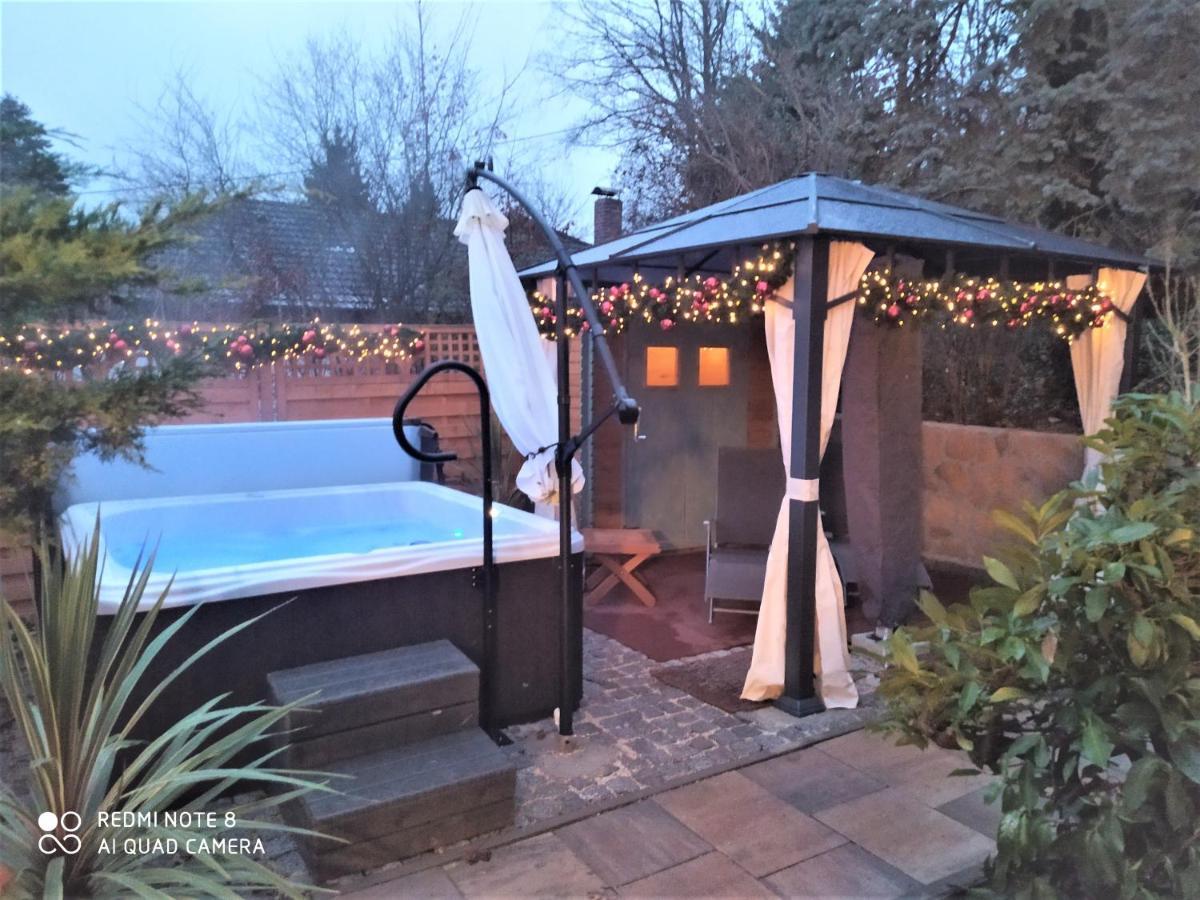 Mediterran-Skandinavisch - Outdoorwhirlpool Ganzjaehrig Burgthann Luaran gambar